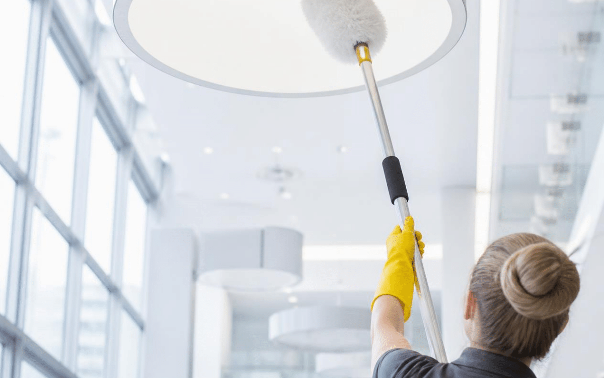 Professionelle Lampen- und Deckenreinigung durch JAY-COOL